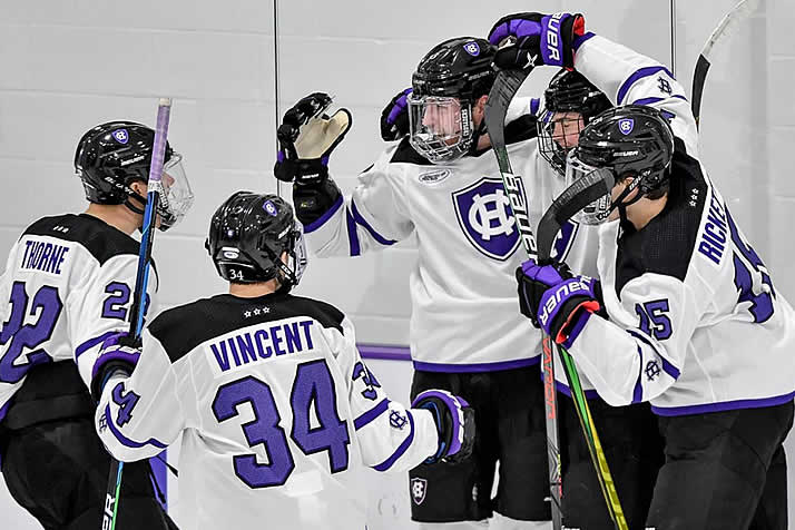 Holy Cross to Host 2021 Ice Breaker