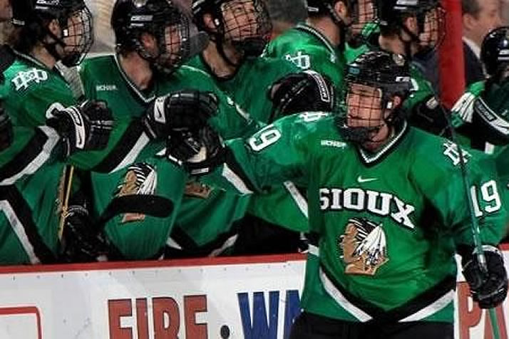 UND men's hockey planning game in Winnipeg